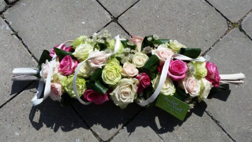 Fleuriste créatif.Bouquets, gerbes de funérailles